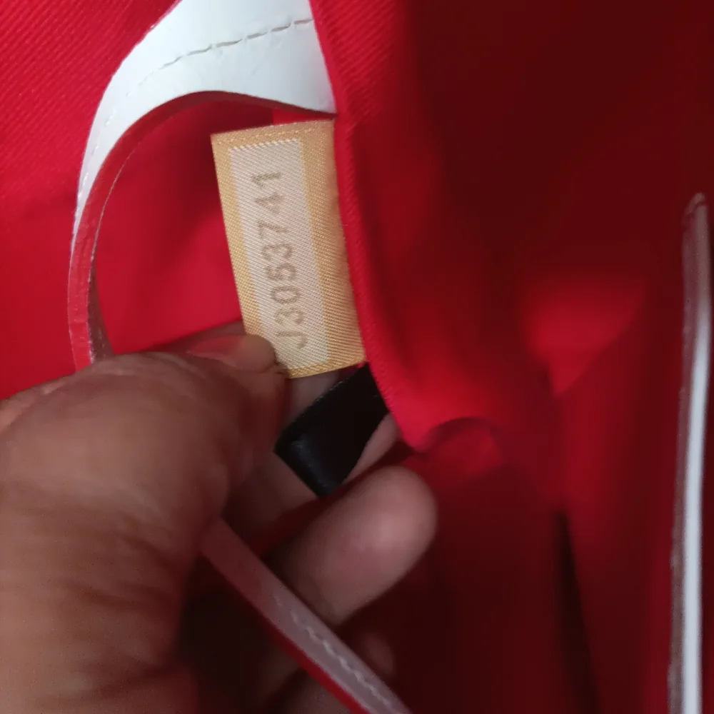 Authentic Dooney and Bourke Large Petunia Tote - Picture 11 of 16